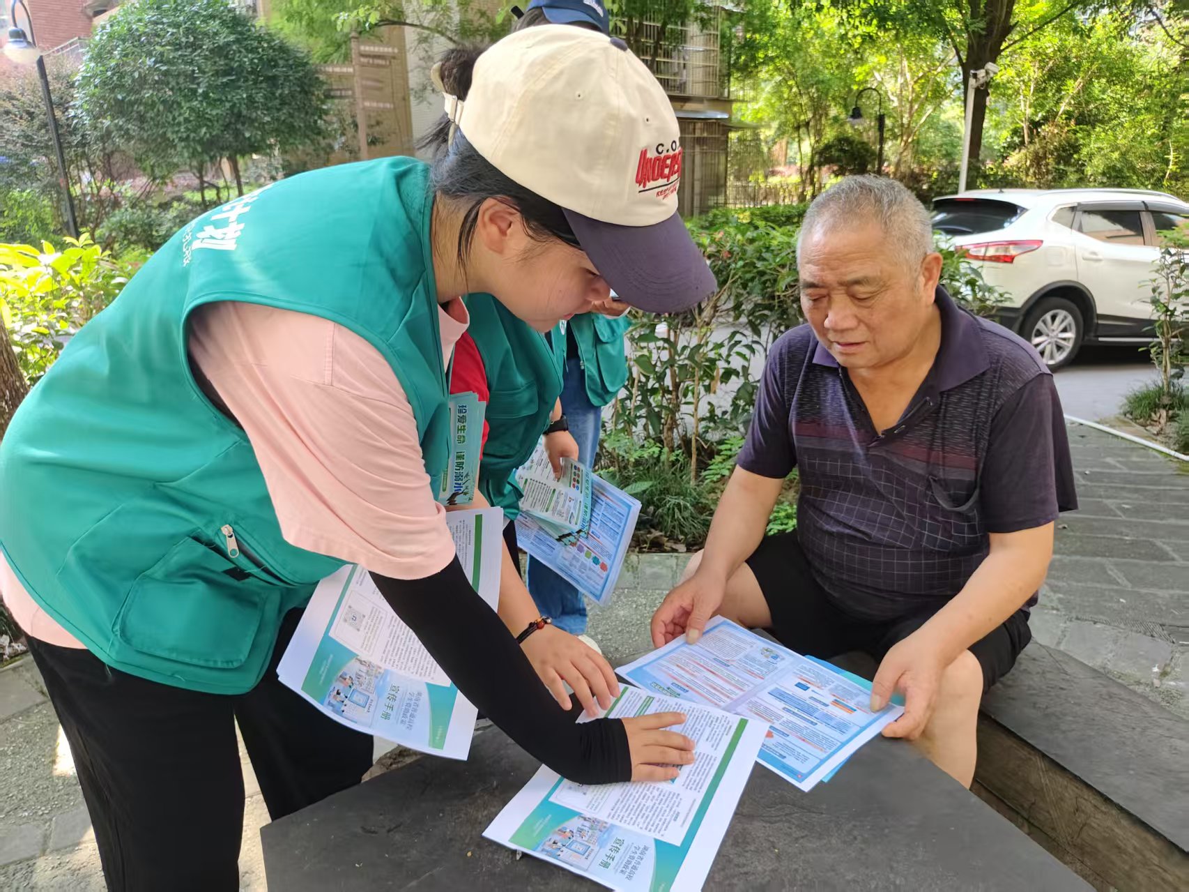 图为讲解国家助学金，杨瑷珲摄 (2).jpg