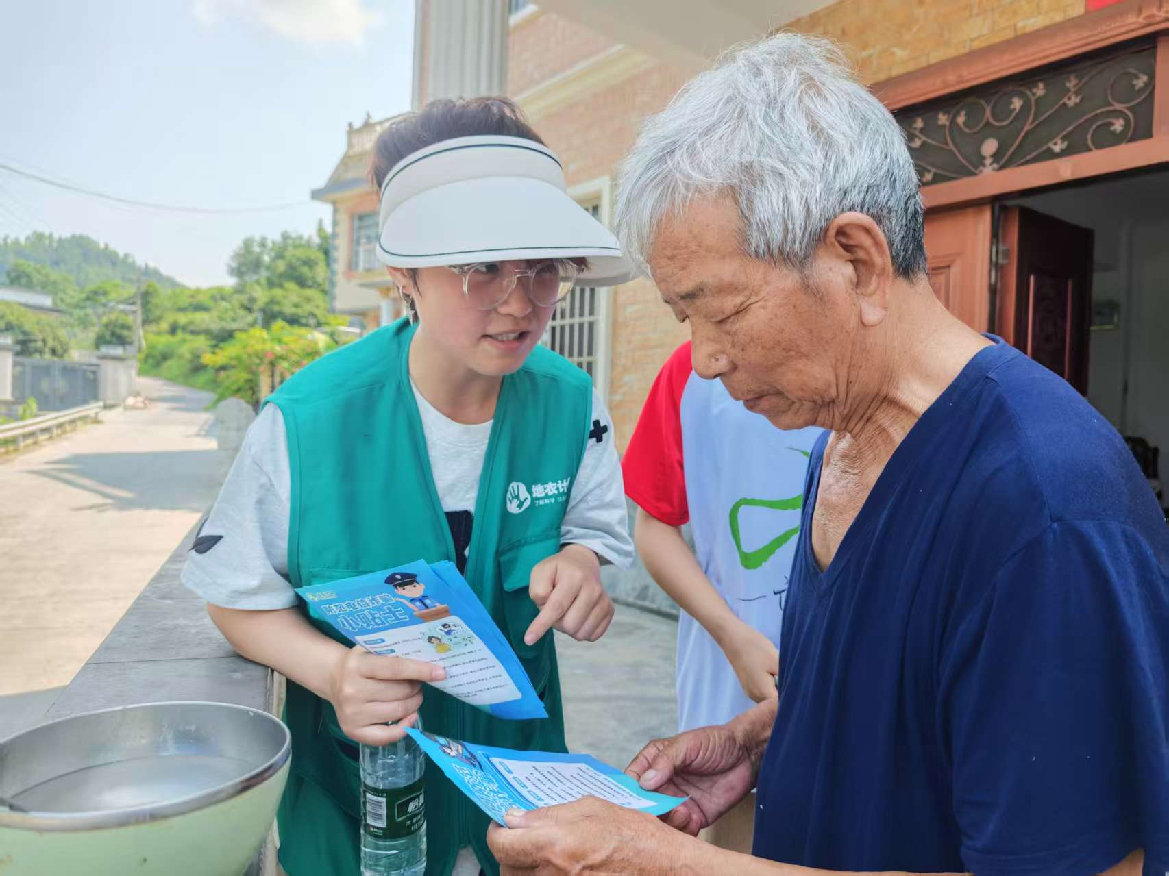 图为宣讲过程，莫庆荣摄 (2).jpg